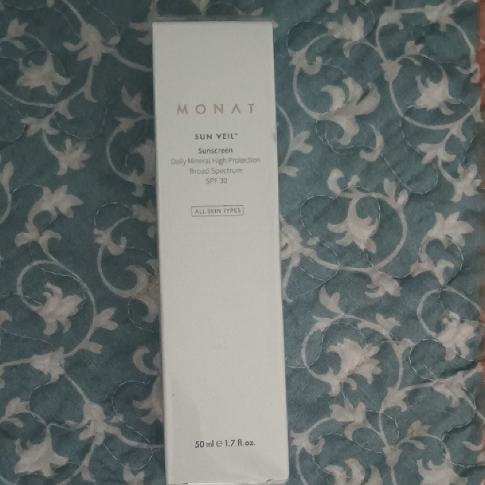 Monat Sun Veil Mineral Sunscreen SPF 30 — White